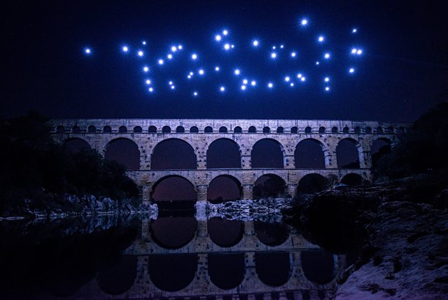 spectacle son lumières et drones